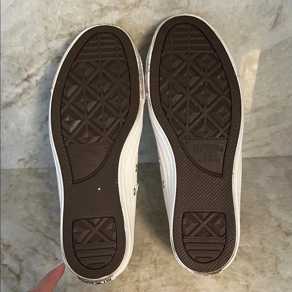 Converse White Leather with Gold Hardware Low-Top Sneakers, Women’s Size 9.5 - Picture 6 of 6